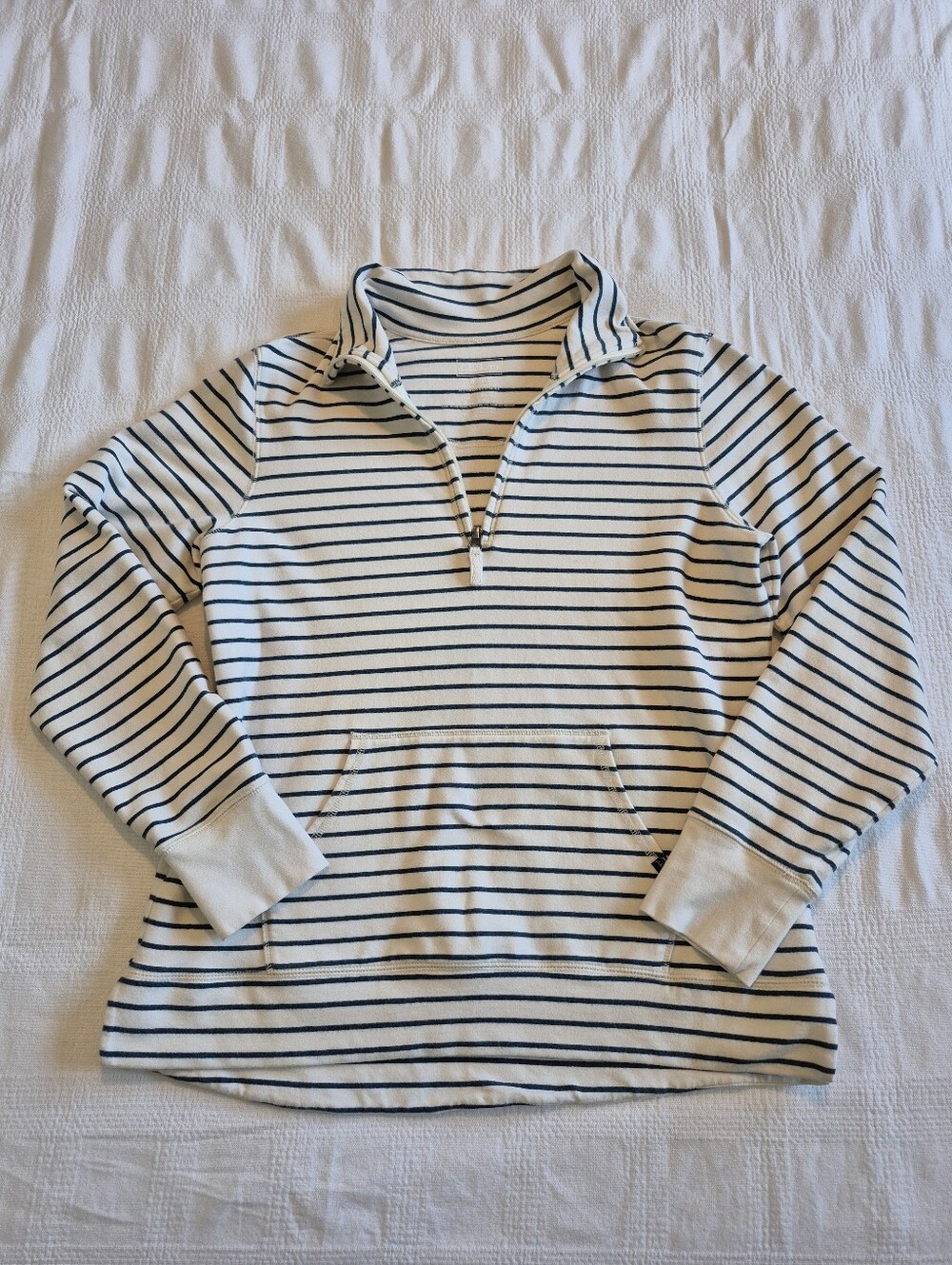 L.L. Bean women's Medium Shirt Ultrasoft Sweats long sleeve pouch pocket VGUC